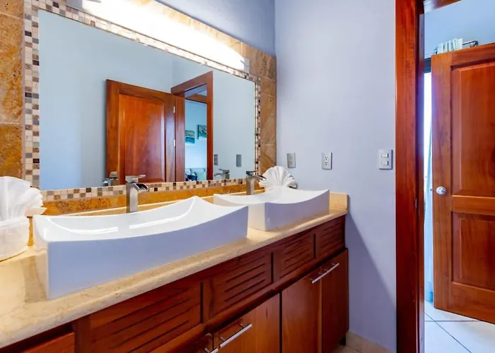 Modern, Immaculate Unit In Flamingo With Spectacular Ocean Views Hébergement de vacances Playa Flamingo