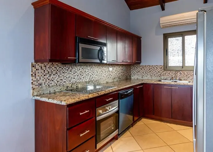 Hébergement de vacances Modern, Immaculate Unit In Flamingo With Spectacular Ocean Views *